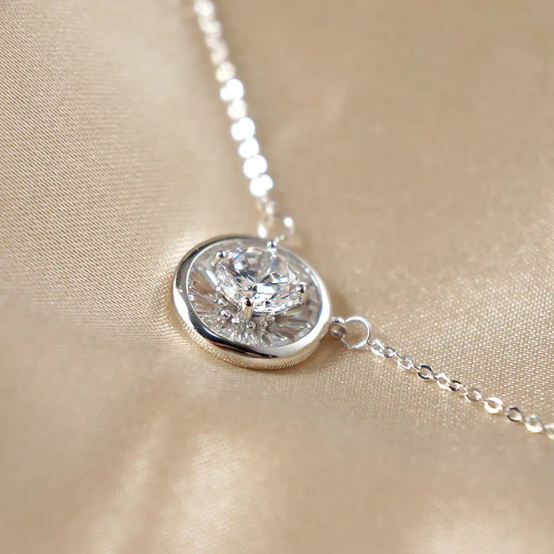 Collier en Zircon, Ras du Cou