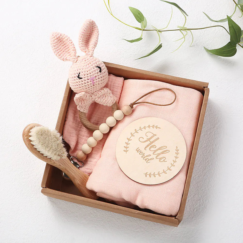 Coffret Cadeau Naissance : Serviette de Bain, Sucette & Jouets